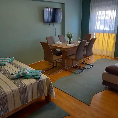 Zoe Apartment